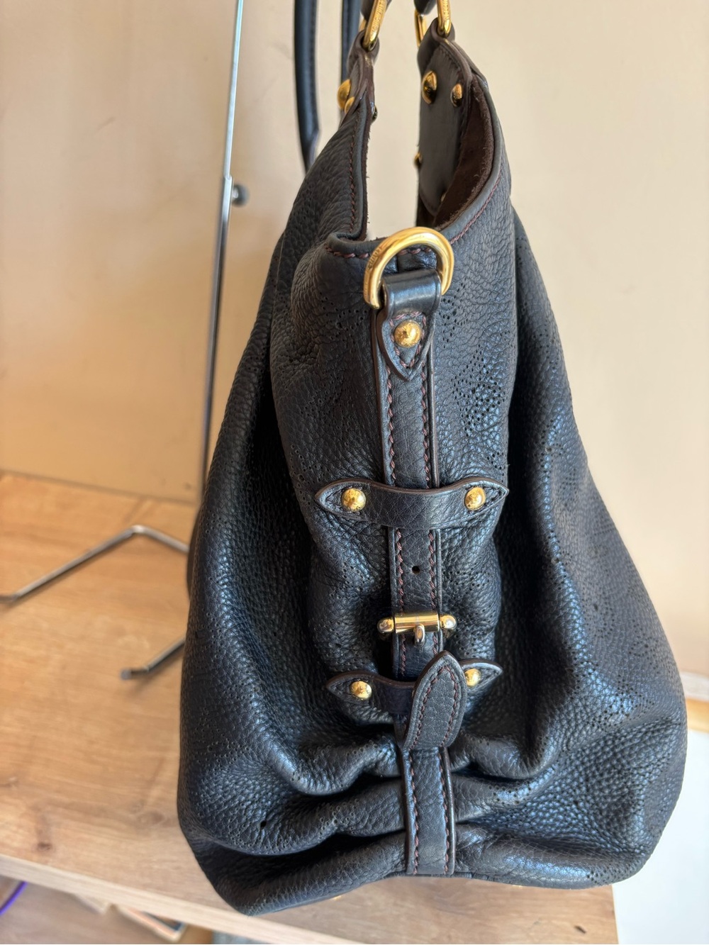 Authentic Louis Vuitton mahina black leather handbag - Picture 6 of 12